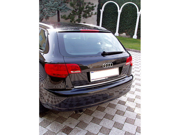 Chrom-Zierleiste f&uuml;r Kofferraum Audi A1 19-26 Audi A4 s&eacute;rie 1 avant 94-98 Audi A4 s&eacute;rie 2 00-04 Audi A4 s&eacute;rie 2 avant 01-04 Audi A6 Allroad 00-05 Audi A6 Allroad 2 06-08 Audi A6 Allroad 2 phase 2 08-1