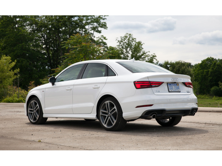 Chrom-Zierleiste f&uuml;r Kofferraum Audi A3 S&eacute;rie 1 Phase 2 00-03 Audi A3 S&eacute;rie 3 Limousine 13-16 Audi A3 S&eacute;rie 3 Phase 2 16-26 Audi A3 S&eacute;rie 3 Phase 2 Limousine 16-26 Audi A3 S&eacute;rie 3 Phase 2 Sportback 16