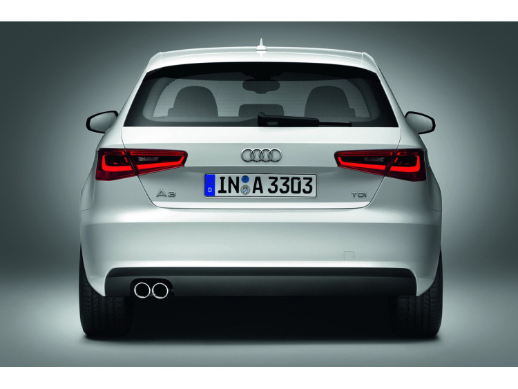 Chrom-Zierleiste f&uuml;r Kofferraum Audi A3 S&eacute;rie 1 Phase 2 00-03 Audi A3 S&eacute;rie 3 Limousine 13-16 Audi A3 S&eacute;rie 3 Phase 2 16-26 Audi A3 S&eacute;rie 3 Phase 2 Limousine 16-26 Audi A3 S&eacute;rie 3 Phase 2 Sportback 16