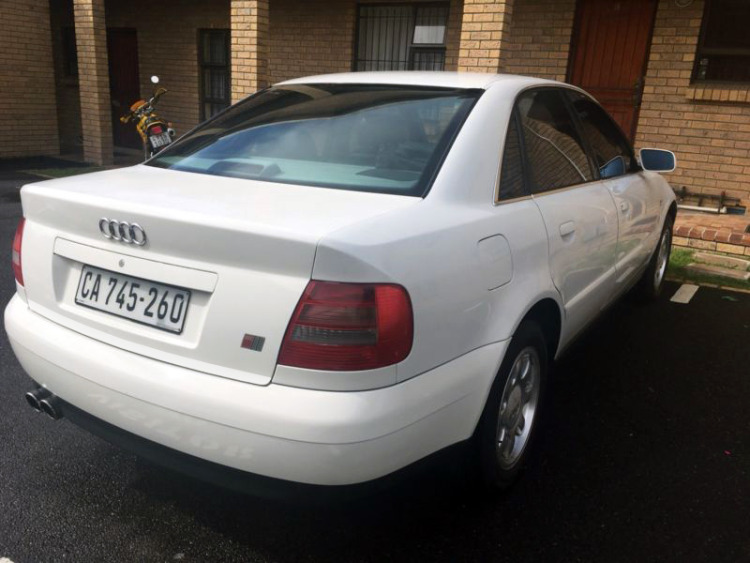 Chrom-Zierleiste f&uuml;r Kofferraum Audi A4 s&eacute;rie 1 phase 2 99-00