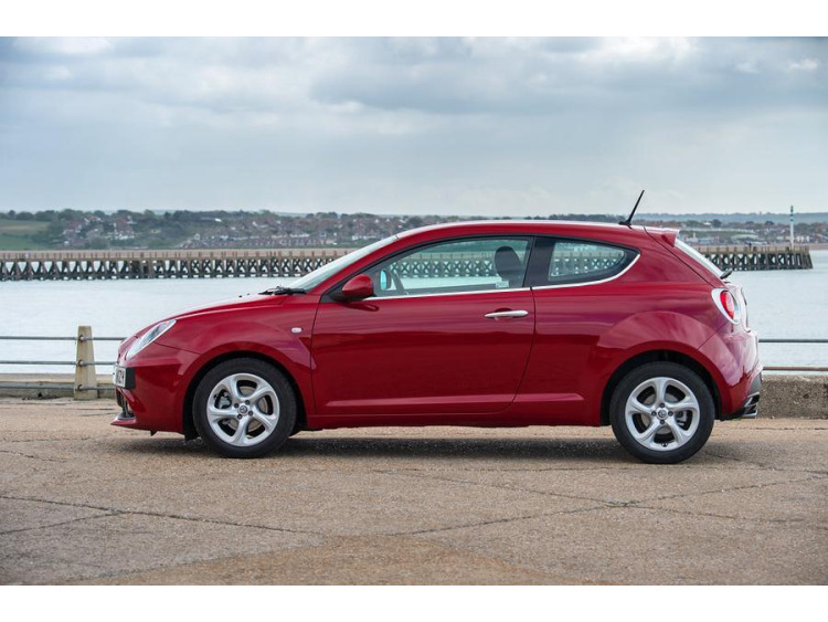 Chromleiste f&uuml;r die untere Fensterkontur Alfa Romeo Mito