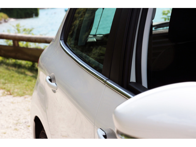 Chromleiste für die untere Fensterkontur Peugeot 208 1215  Peugeot 208 phase 2 1519