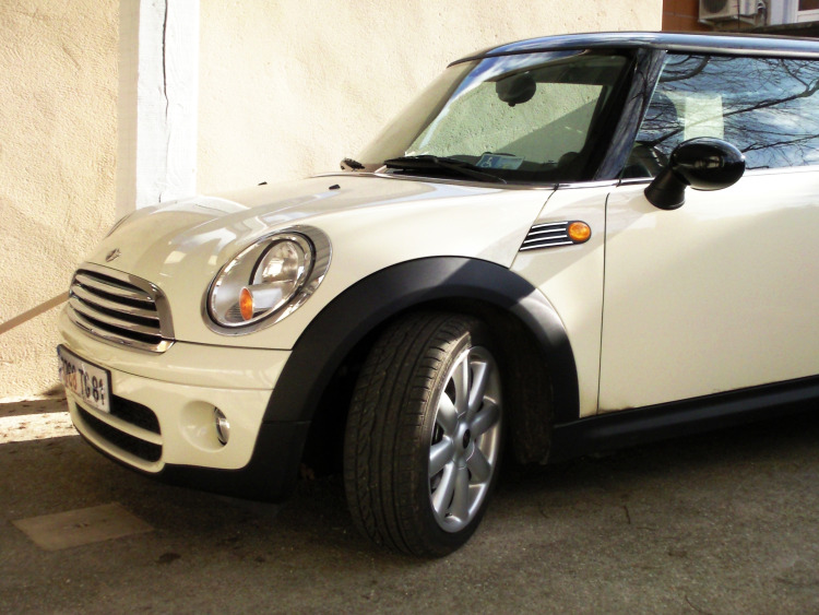 Chromzierleiste f&uuml;r K&uuml;hlergrill Mini 1 (01-06) Mini 2 (06-10) Mini 2 Cabriolet (07-10) Mini LCI (10-26) Mini LCI Cabriolet (10-26)