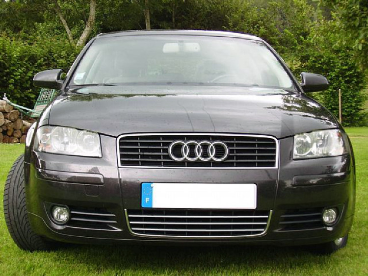 Zier-Chromleiste f&uuml;r K&uuml;hlergrill-Unterteil Audi A4 s&eacute;rie 1 94-98 Audi A4 s&eacute;rie 2 00-04 Audi RS4 00-01 Audi S4 03-08 s&eacute;rie 2 Audi S4 08-11 s&eacute;rie 3 Audi S4 11-16 s&eacute;rie 3 phase 2 Audi S4 16-26 s&eacute;rie 4 Audi S4 97-01 s&eacute;rie 1