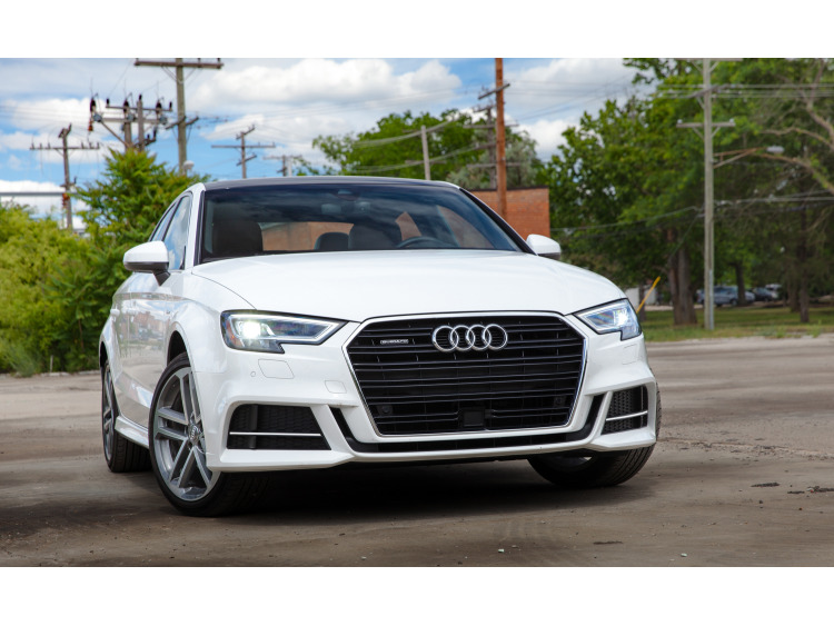 Zier-Chromleiste f&uuml;r Nebelscheinwerfer Audi A3 S&eacute;rie 3 Phase 2 16-26 Audi A3 S&eacute;rie 3 Phase 2 Limousine 16-26 Audi A3 S&eacute;rie 3 Phase 2 Sportback 16-26